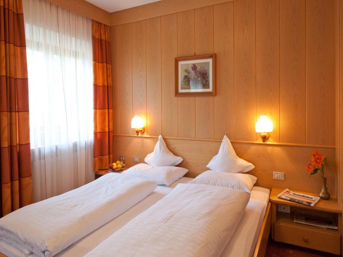 Hotel Pension Sonnegg Saltusio Exterior photo