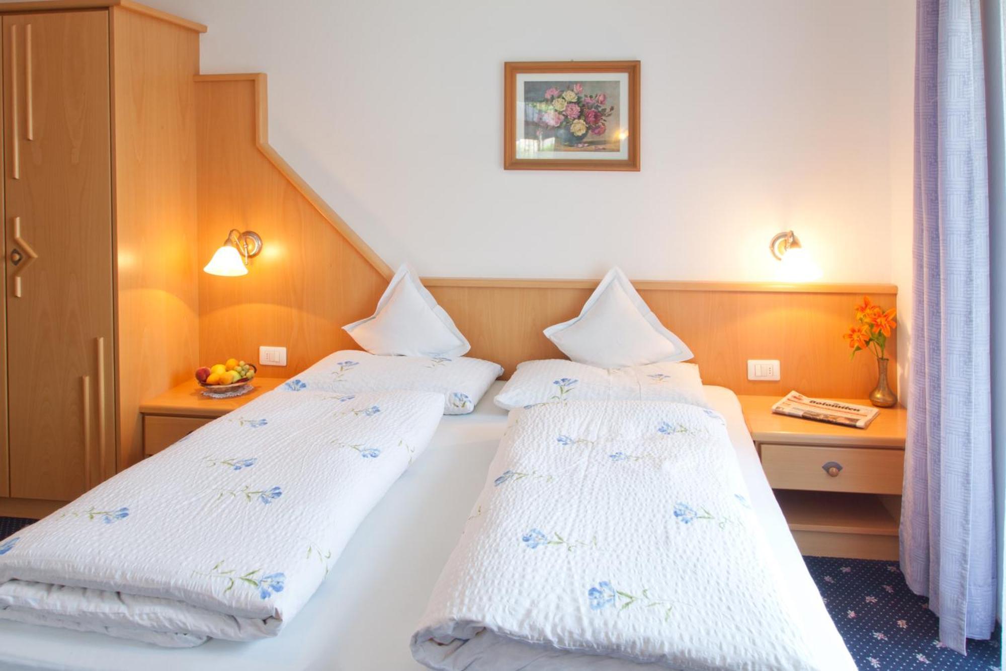 Hotel Pension Sonnegg Saltusio Room photo